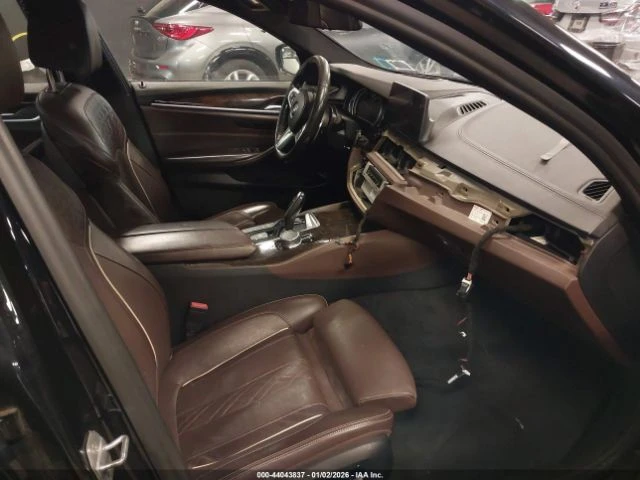 BMW 530 MPACK* ОБДУХ* HEADUPМАСАЖ* AMBIENT, снимка 9 - Автомобили и джипове - 53813613