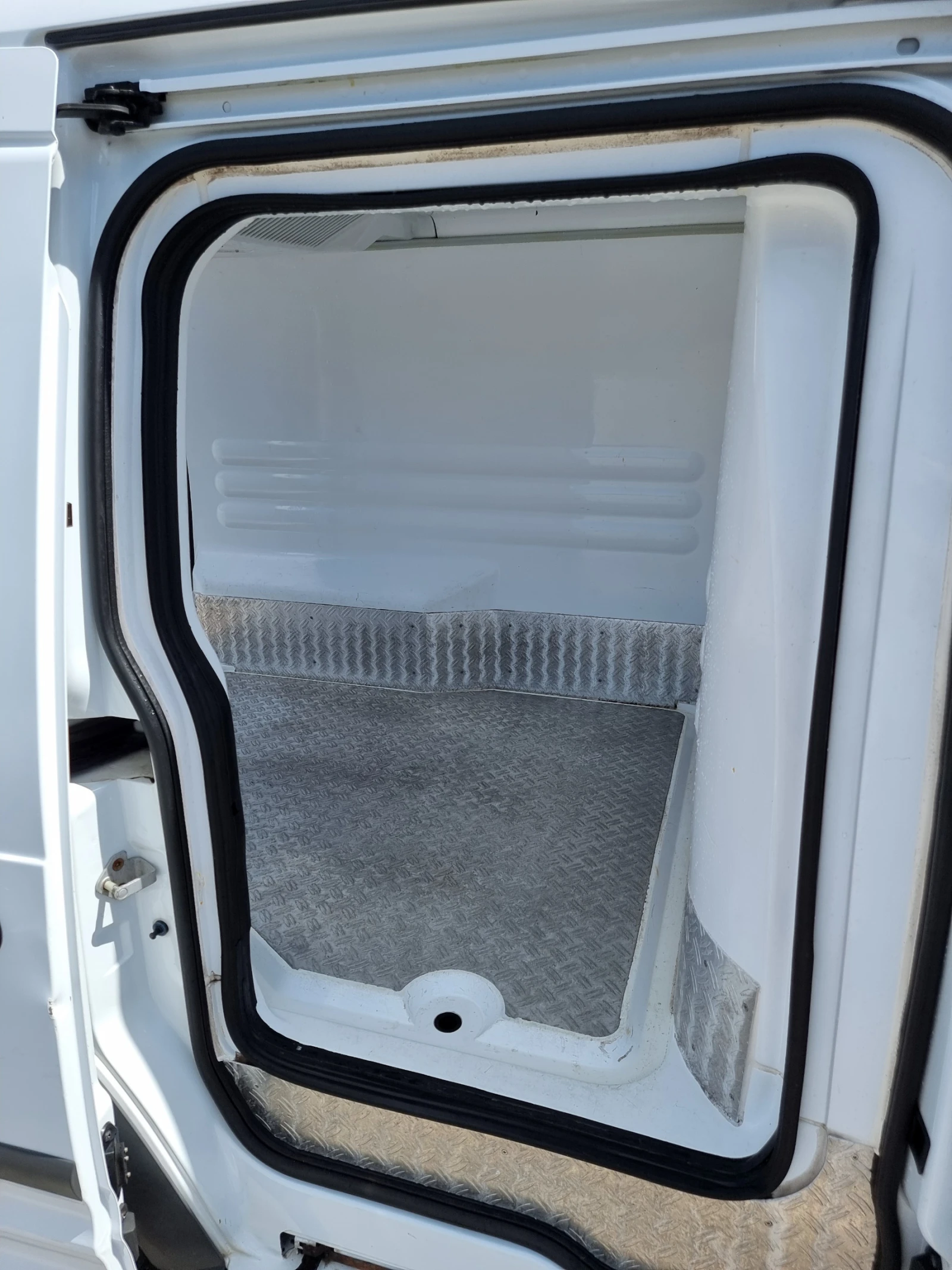 Ford Connect 1.8TDCI ХЛАДИЛЕН 40х.км. след ОСНОВЕН РЕМОНТ - изображение 7