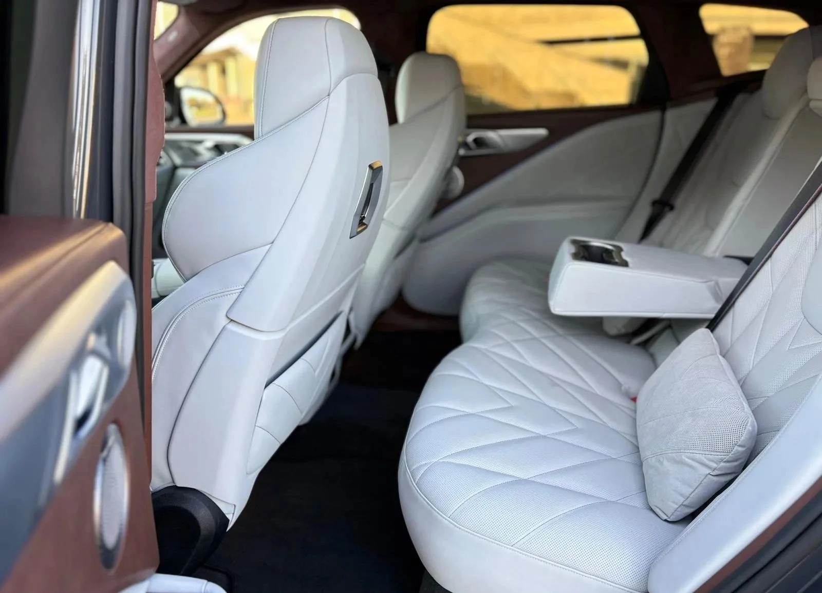 BMW XM Label Red  - изображение 9