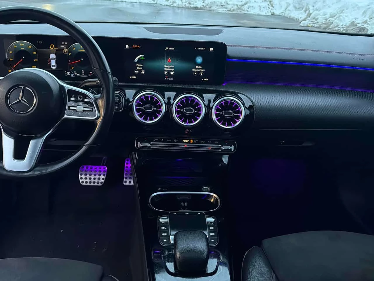 Mercedes-Benz CLA * 250 * PANO* KEYLESS* ПОДГРЕВ* , снимка 9 - Автомобили и джипове - 53847406