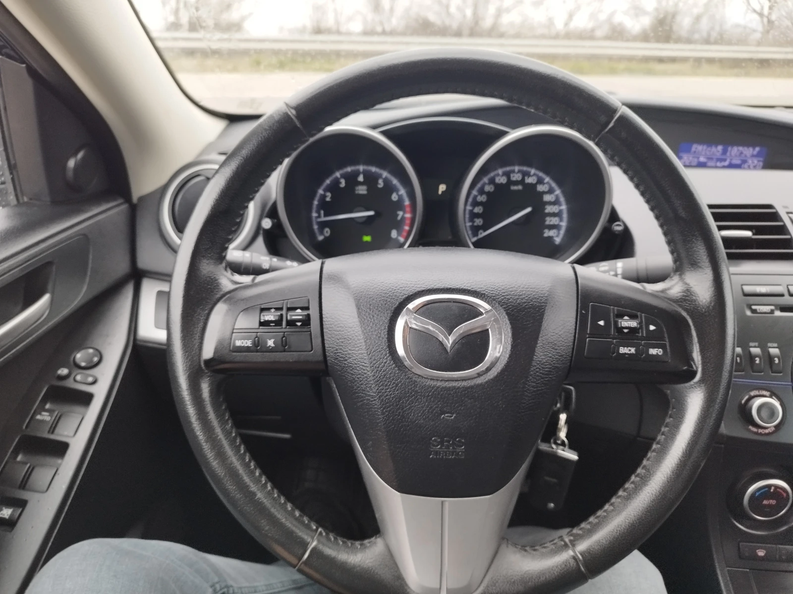 Mazda 3 1.6I 105 kc AUTOMAT, снимка 12 - Автомобили и джипове - 53952963