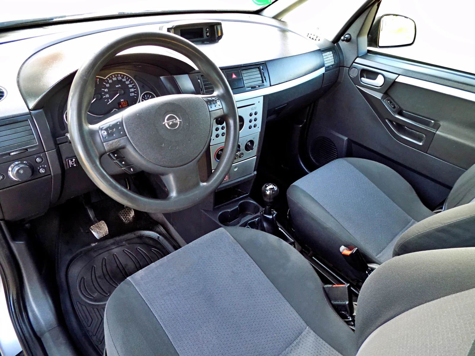 Opel Meriva 1.6i/ГАЗ/РАБОТЕЩ КЛИМАТИК/ВСИЧКО ПЛАТЕНО, снимка 6 - Автомобили и джипове - 55015788