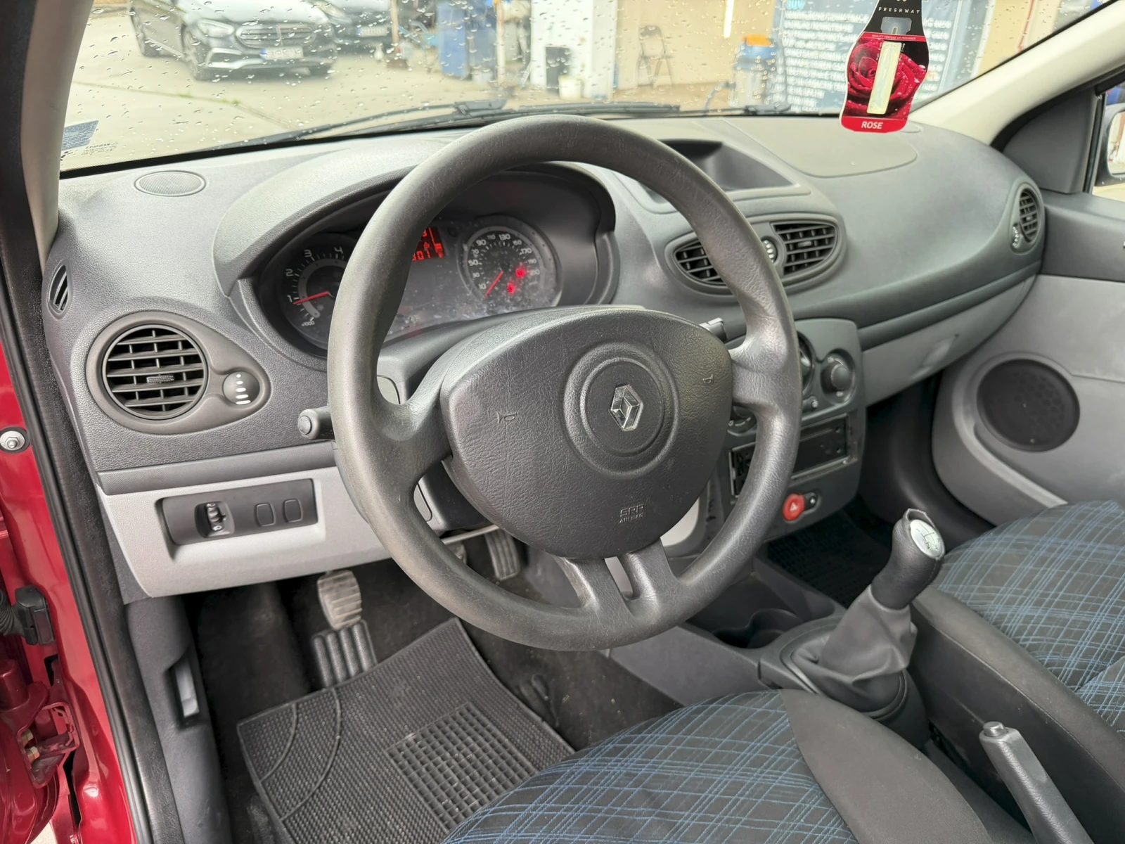 Renault Clio 1.2i 75кс КЛИМАТИК, снимка 8 - Автомобили и джипове - 55165975