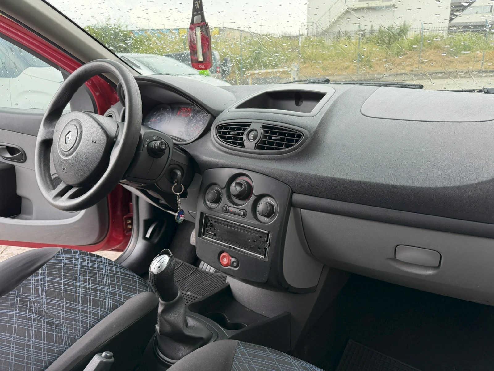 Renault Clio 1.2i 75кс КЛИМАТИК, снимка 10 - Автомобили и джипове - 55165975