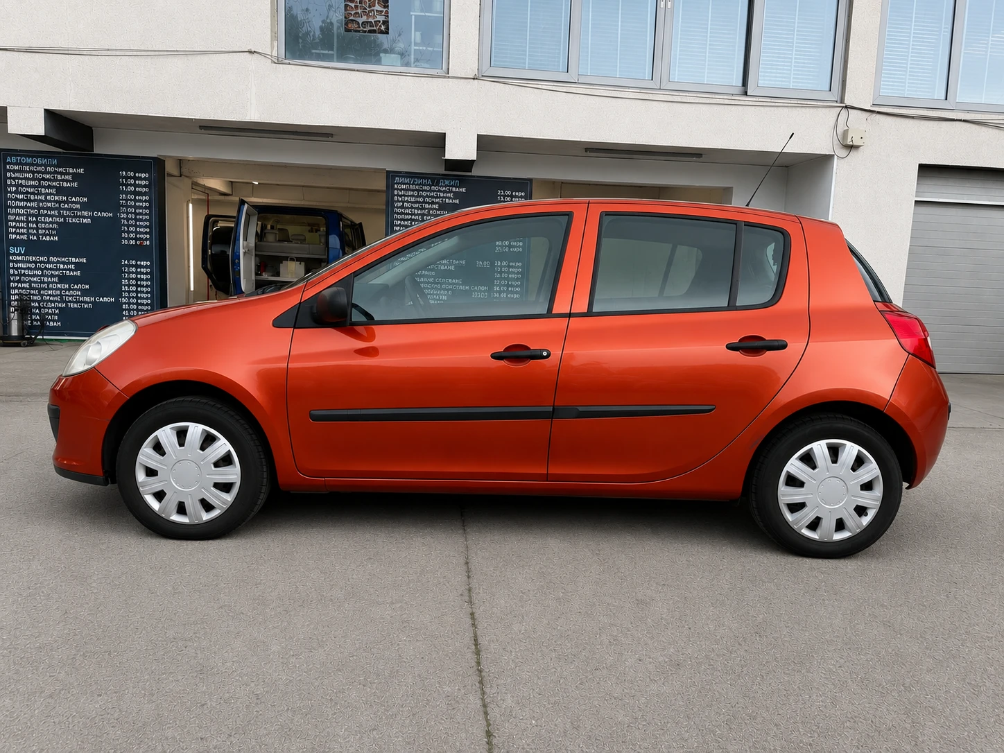 Renault Clio 1.2i 75кс КЛИМАТИК, снимка 7 - Автомобили и джипове - 55165975