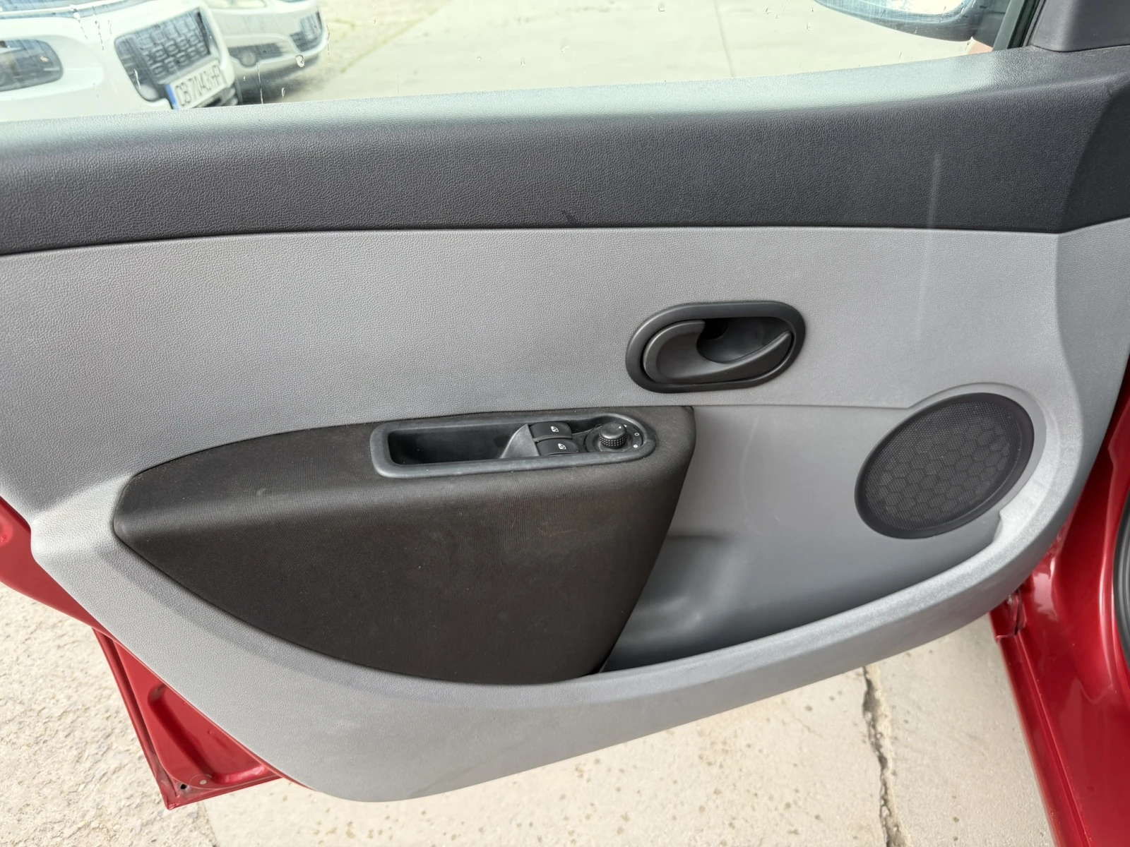 Renault Clio 1.2i 75кс КЛИМАТИК, снимка 13 - Автомобили и джипове - 55165975