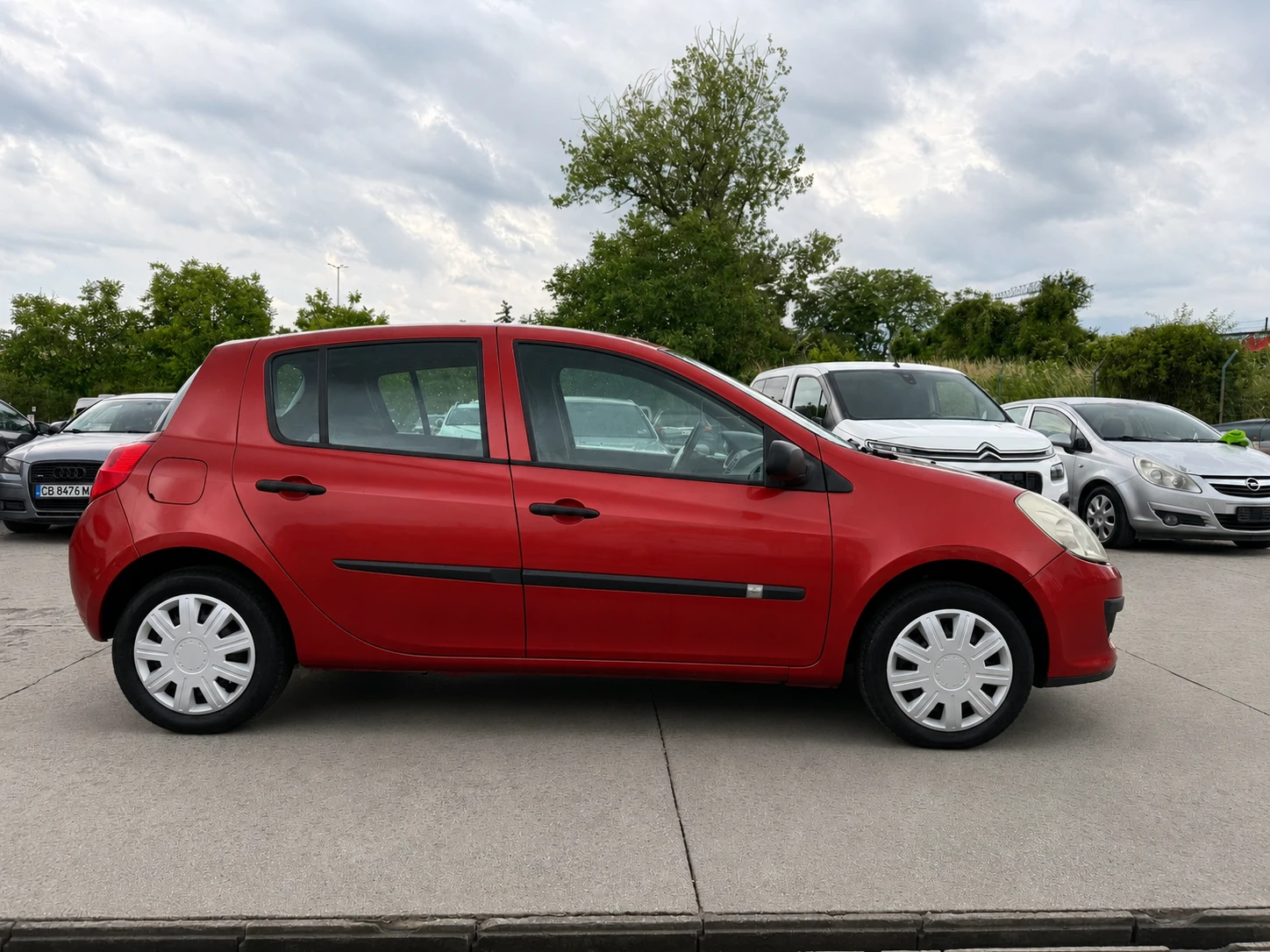 Renault Clio 1.2i 75кс КЛИМАТИК, снимка 4 - Автомобили и джипове - 55165975