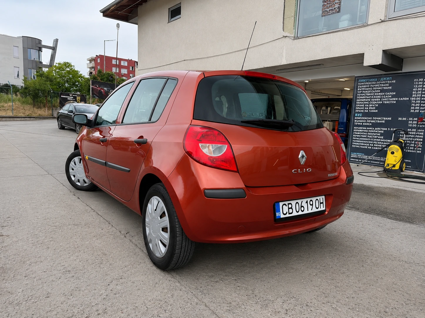 Renault Clio 1.2i 75кс КЛИМАТИК, снимка 6 - Автомобили и джипове - 55165975