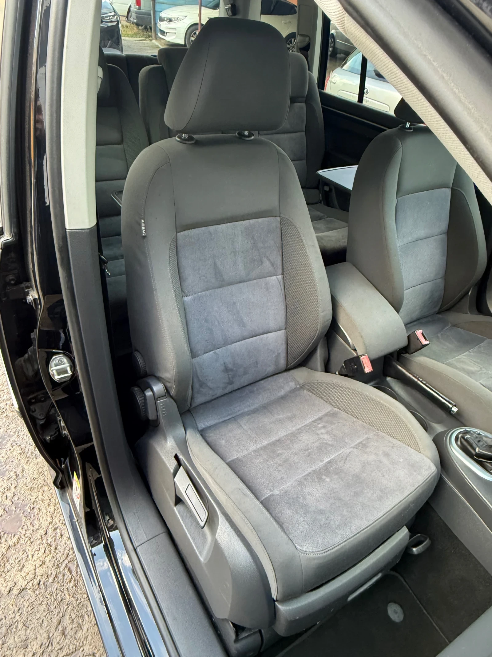 VW Touran 2.0TDI 7 �����/ ������ | Mobile.bg � ����������� 9