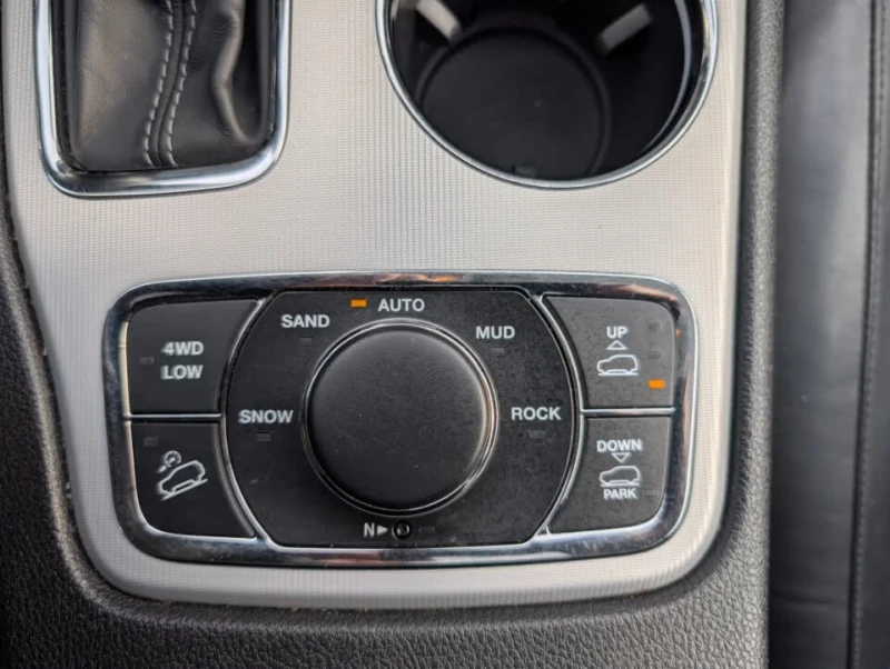 Jeep Grand cherokee Summit PANO* CAM* HARMAN/KARDON* ПОДГРЕВ* , снимка 16 - Автомобили и джипове - 52831534