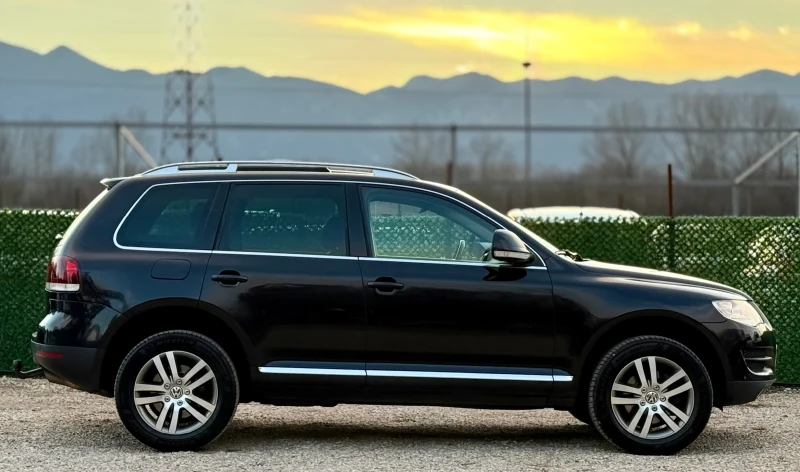 VW Touareg 3.0TDi ПРУЖИНА* FACELIFT* NAVI, снимка 8 - Автомобили и джипове - 52851545