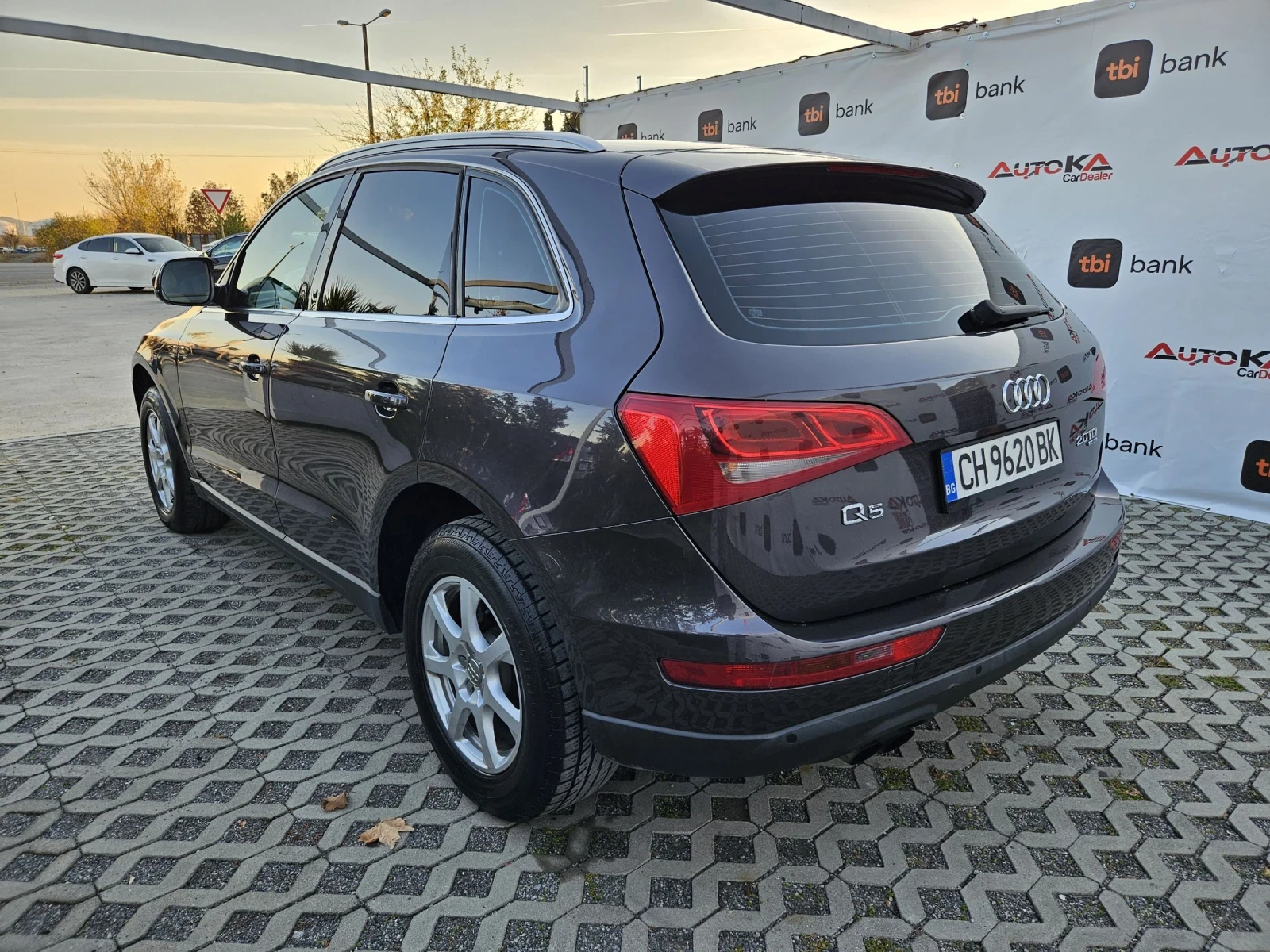 Audi Q5 2.0TDI-170кс= АВТОМАТ= 4х4= ПАНОРАМА= ОБСЛУЖЕН - изображение 5