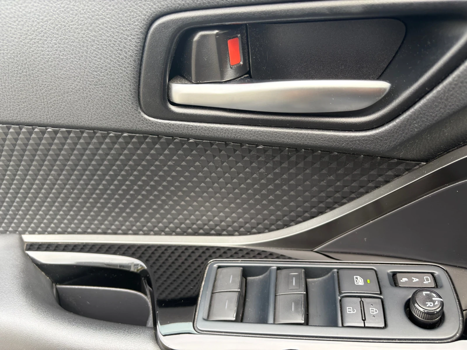 Toyota C-HR Trend Hybrid, снимка 10 - Автомобили и джипове - 54792709