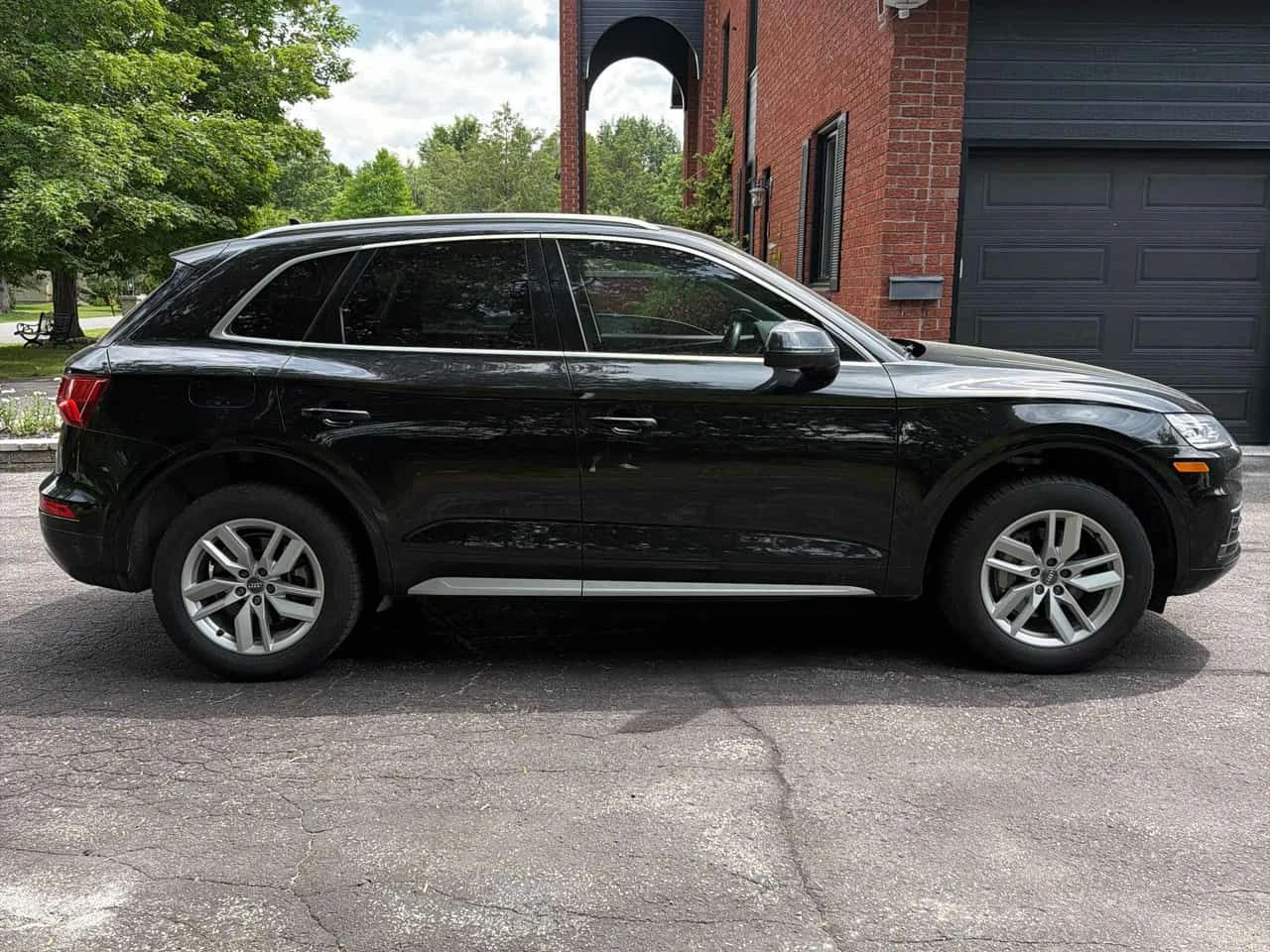 Audi Q5 * Komfort * CARFAX * БЕЗ ПЪРВОНАЧАЛНА ВНОСКА, снимка 3 - Автомобили и джипове - 55054279
