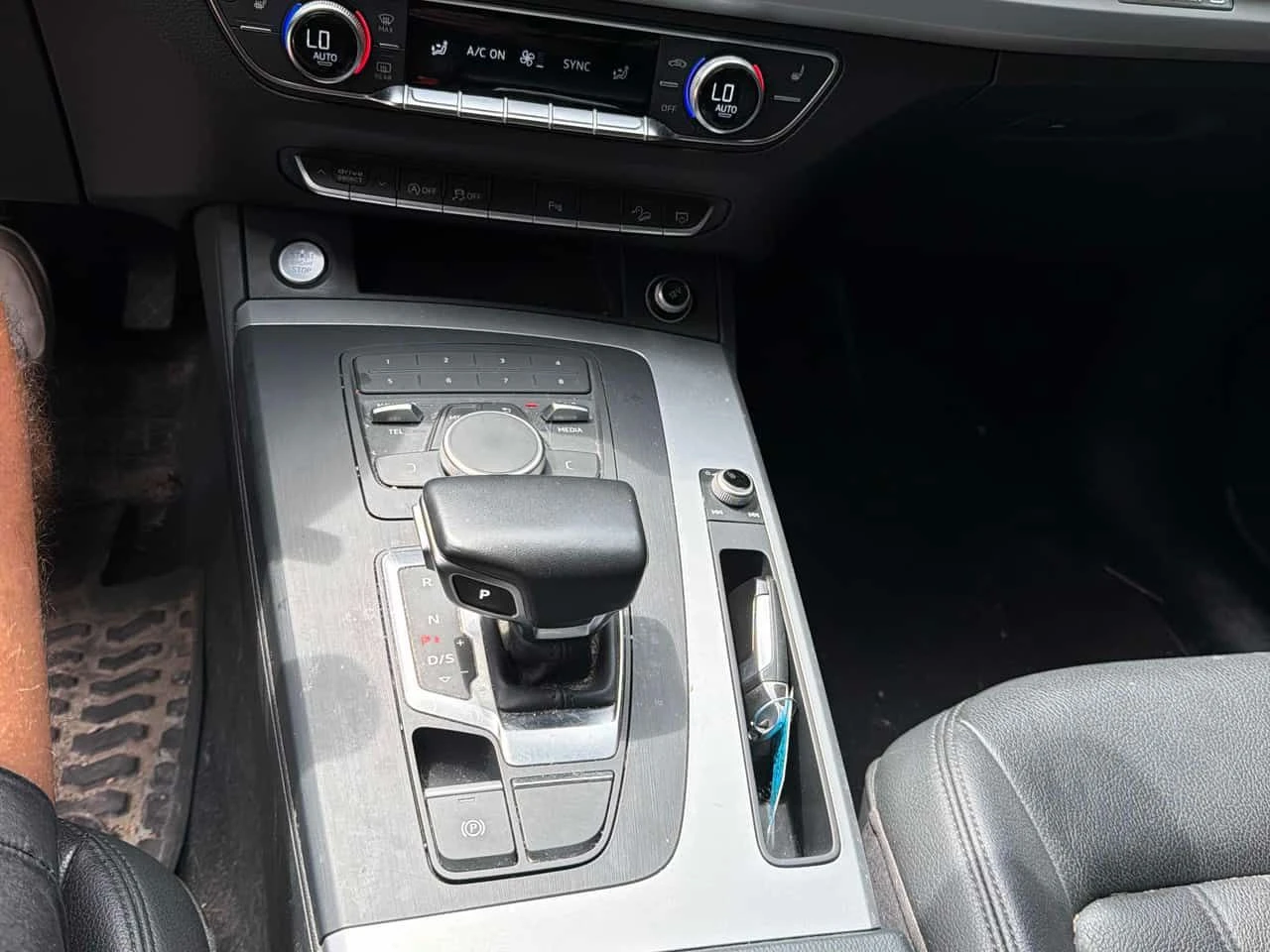 Audi Q5 * Komfort * CARFAX * БЕЗ ПЪРВОНАЧАЛНА ВНОСКА, снимка 9 - Автомобили и джипове - 55054279