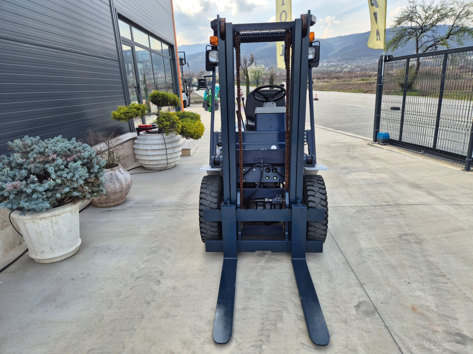 Мотокар Komatsu  2 тона / ПЕРФЕКТЕН / БЕЗ ЕЛЕКТРОНИКА !, снимка 8 - Индустриална техника - 53983277