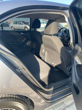 VW Jetta 2.0 Бензин , снимка 11