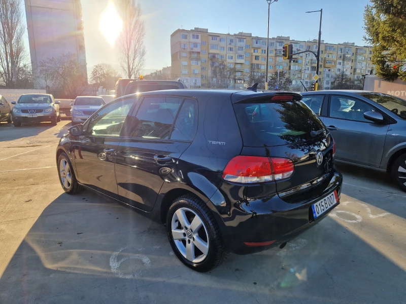 VW Golf 1.6TDI Highline* NAVI* УНИКАТ* , снимка 10 - Автомобили и джипове - 48412308