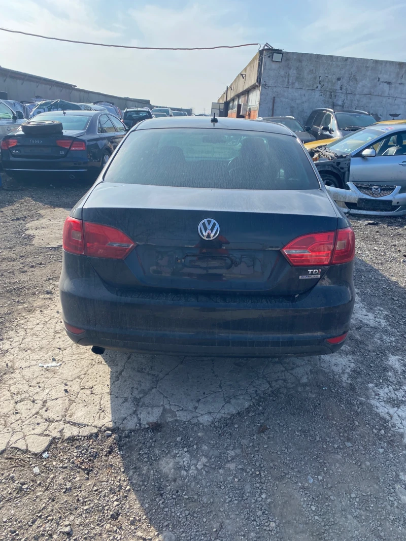 VW Jetta 1.6tdi, снимка 4 - Автомобили и джипове - 48904288