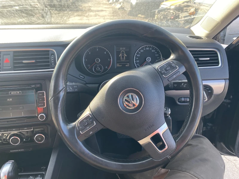 VW Jetta 1.6tdi, снимка 9 - Автомобили и джипове - 48904288