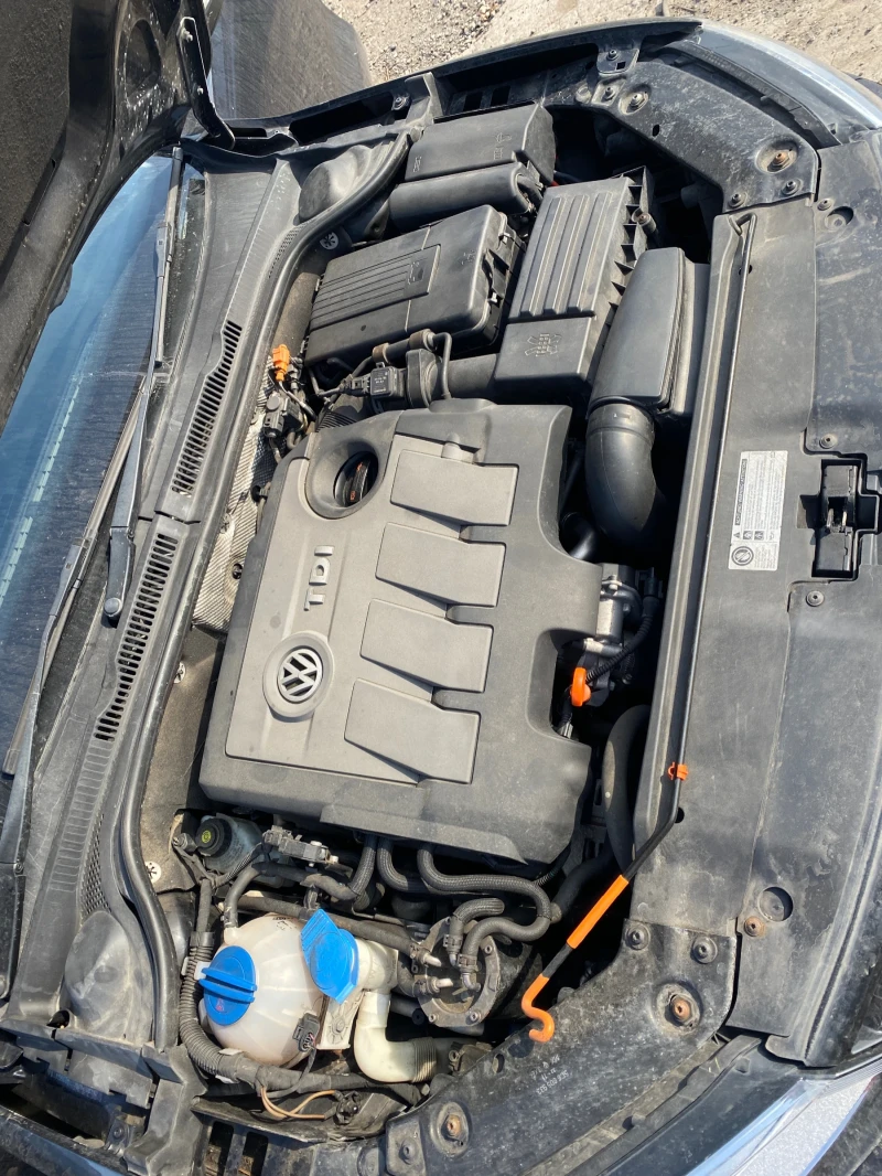 VW Jetta 1.6tdi, снимка 14 - Автомобили и джипове - 48904288