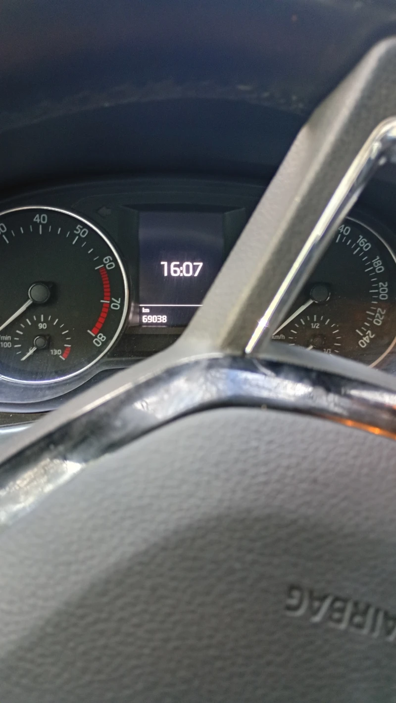 Skoda Fabia 3, снимка 2 - Автомобили и джипове - 52553363