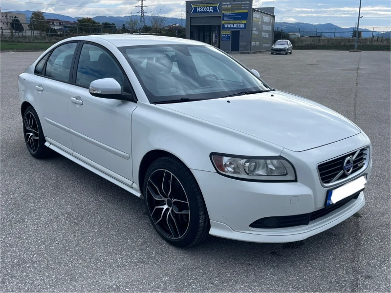 Volvo S40 2.0 D3 150 R-Design TOP, снимка 3 - Автомобили и джипове - 52726888
