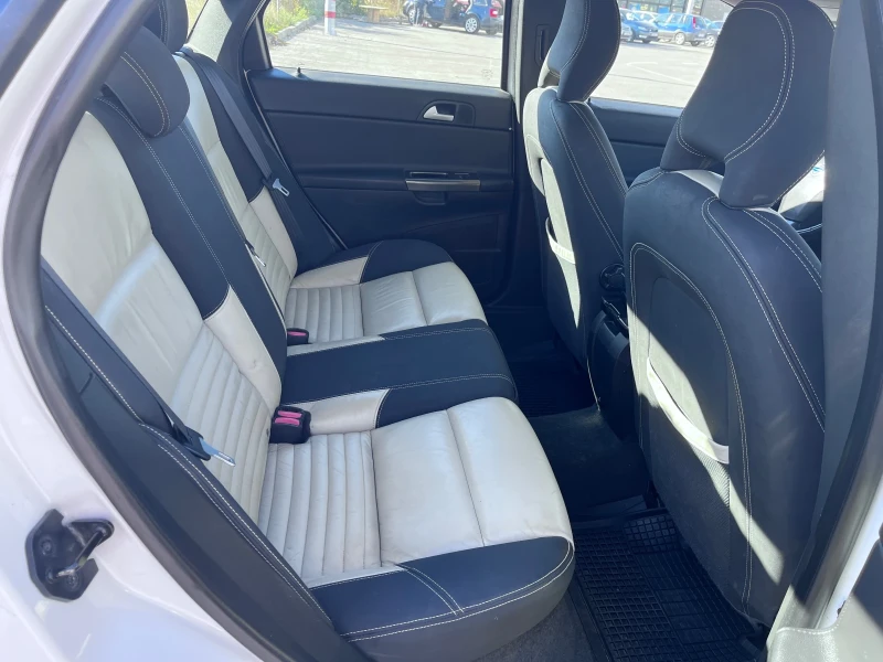 Volvo S40 2.0 D3 150 R-Design TOP, снимка 11 - Автомобили и джипове - 52726888