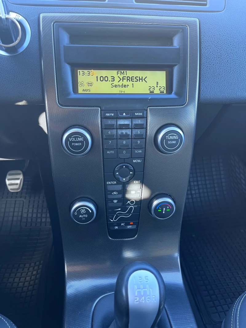 Volvo S40 2.0 D3 150 R-Design TOP, снимка 13 - Автомобили и джипове - 52726888