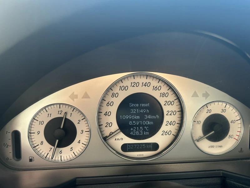 Mercedes-Benz E 220, снимка 10 - Автомобили и джипове - 52771162