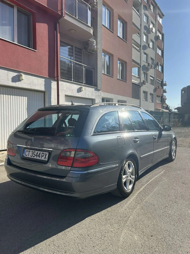 Mercedes-Benz E 220, снимка 5 - Автомобили и джипове - 52771162