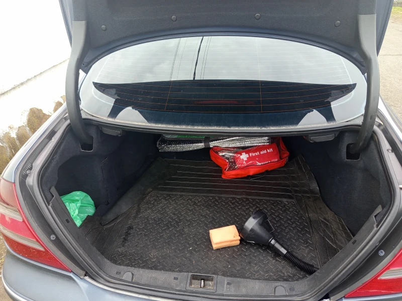 Mercedes-Benz CLK 270, снимка 5 - Автомобили и джипове - 53595882