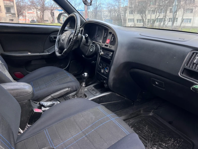 Hyundai Elantra 1.6 GAZ, снимка 8 - Автомобили и джипове - 53130951