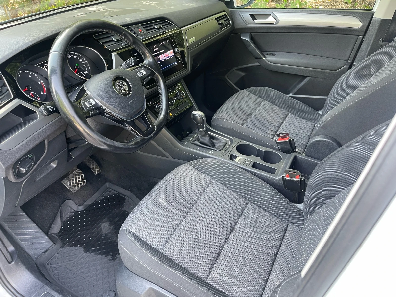 VW Touran 2.0 TDI DSG 150 к.с. - ЛИЗИНГ ОБСЛУЖЕН! | Mobile.bg — изображение 17