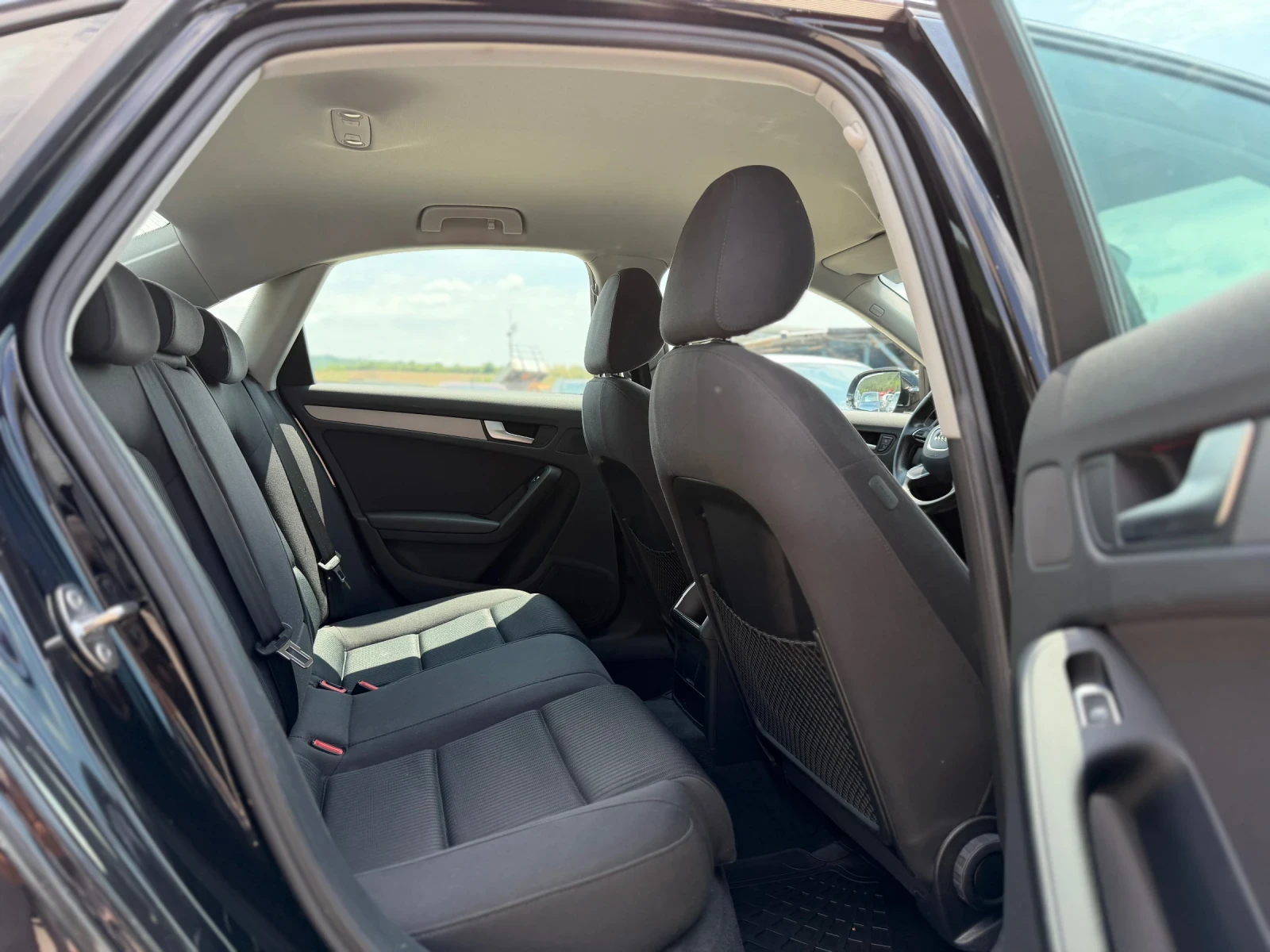 Audi A4 2.0TDI NAVI SEDAN, снимка 12 - Автомобили и джипове - 49690812