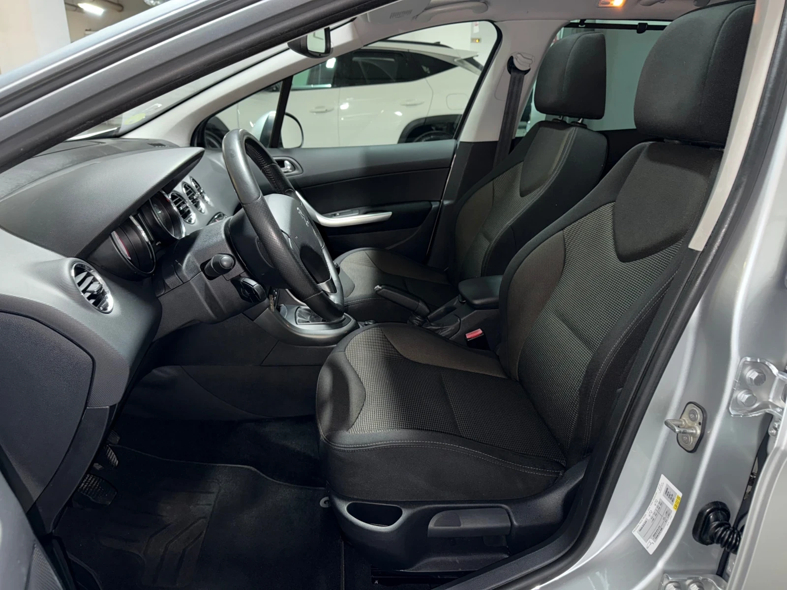 Peugeot 308 2013г.* 7места* 1.6HDI-92кс* НАВИ* ПАНО* ПАРКТР*  - изображение 8