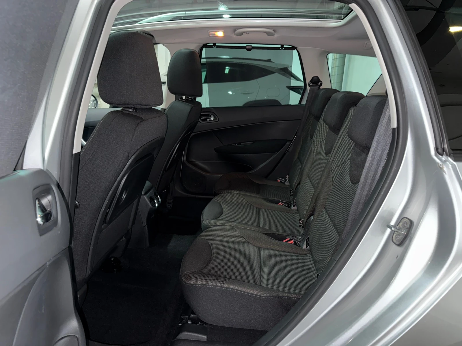 Peugeot 308 2013г.* 7места* 1.6HDI-92кс* НАВИ* ПАНО* ПАРКТР*  - изображение 9