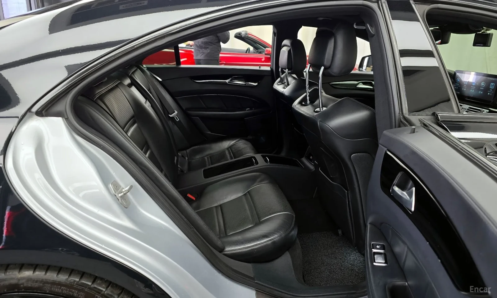 Mercedes-Benz CLS 63 AMG BLACK OPTIC* HARMAN* ОБДУХ* CARBON* КРАЙНА ЦЕНА, снимка 14 - Автомобили и джипове - 54073328