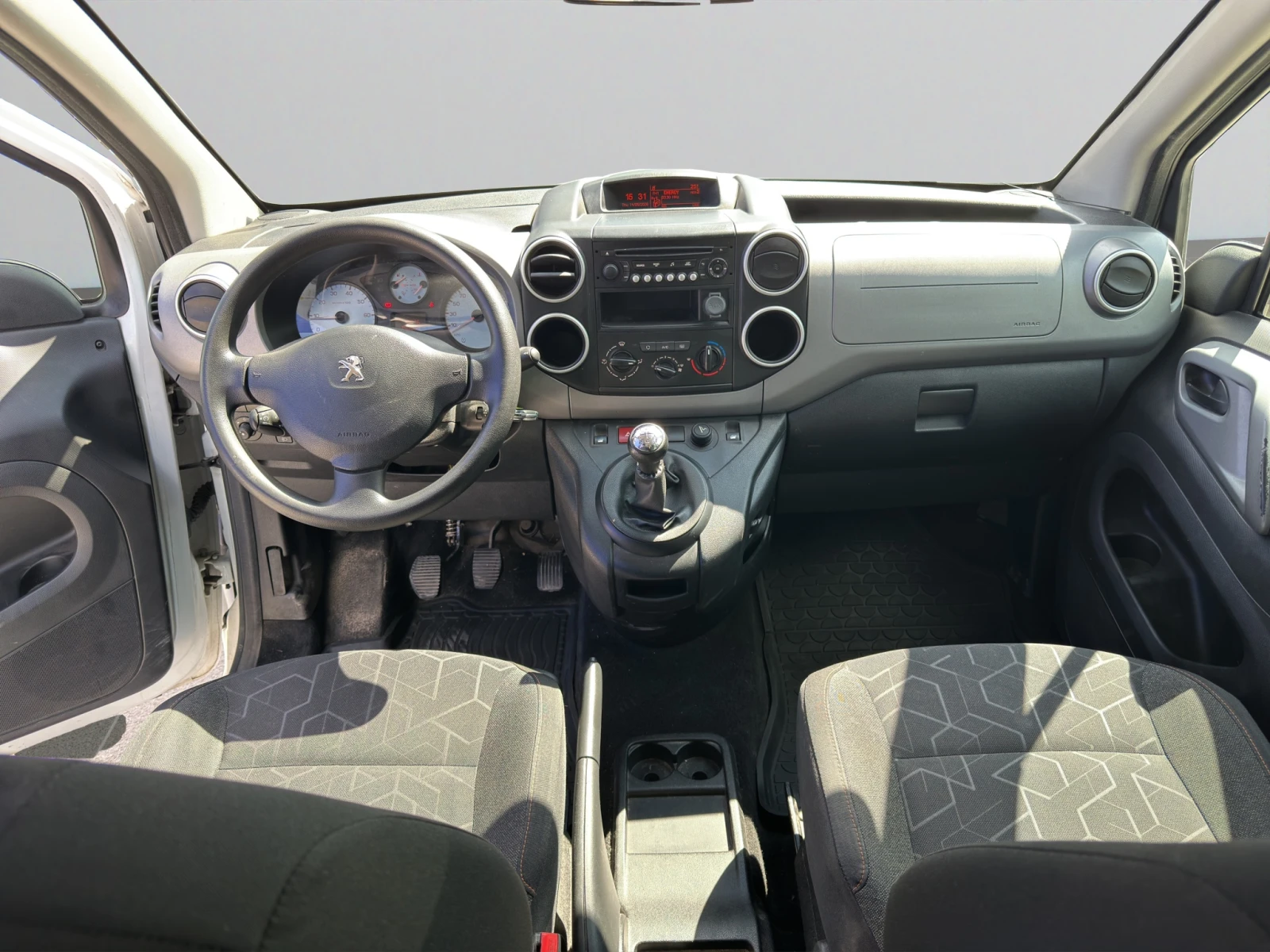 Peugeot Partner NEW TEPEE ACTIVE 1.6 BlueHDI 100 MPV, снимка 10 - Автомобили и джипове - 54595457
