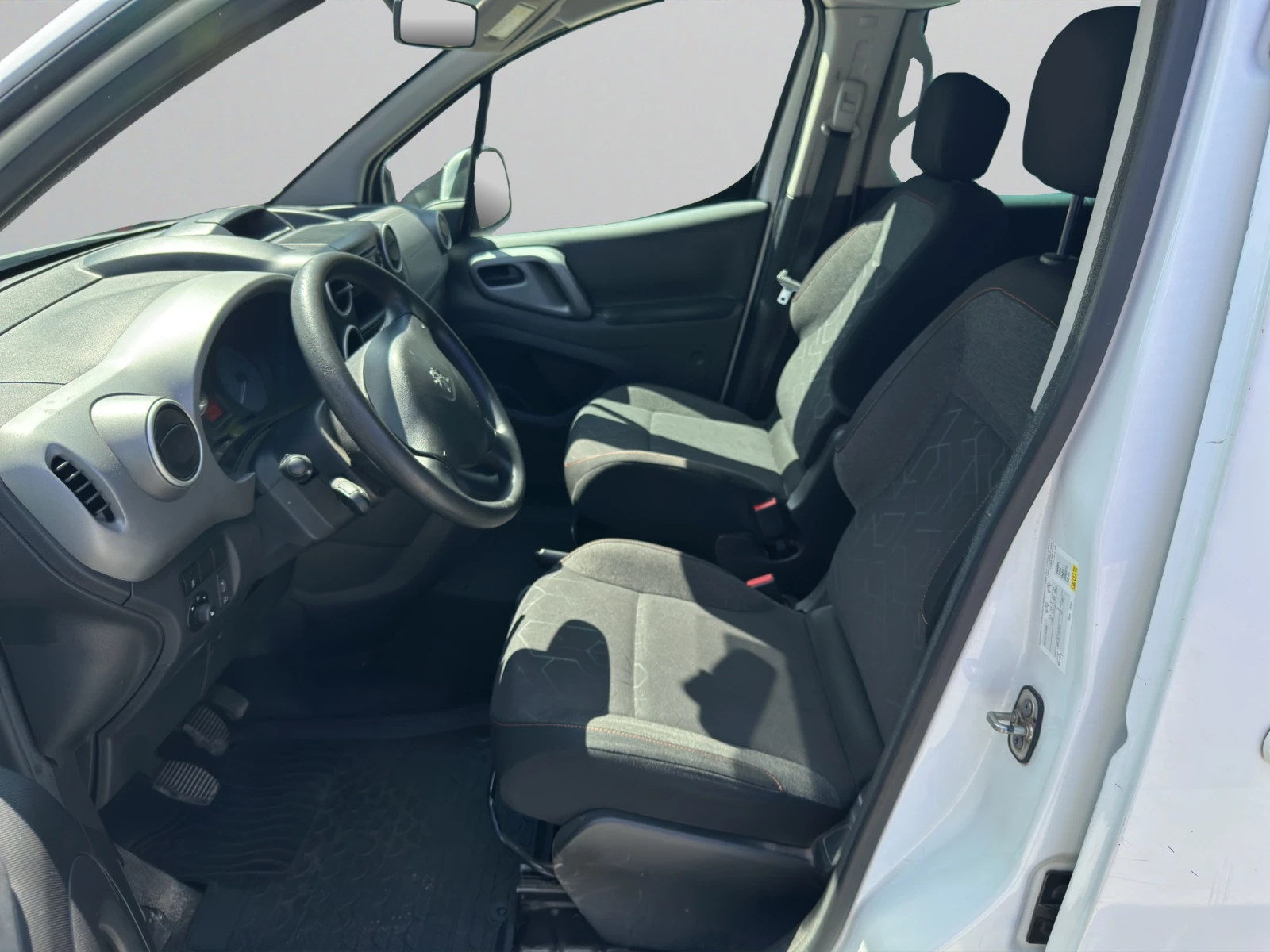 Peugeot Partner NEW TEPEE ACTIVE 1.6 BlueHDI 100 MPV, снимка 9 - Автомобили и джипове - 54595457