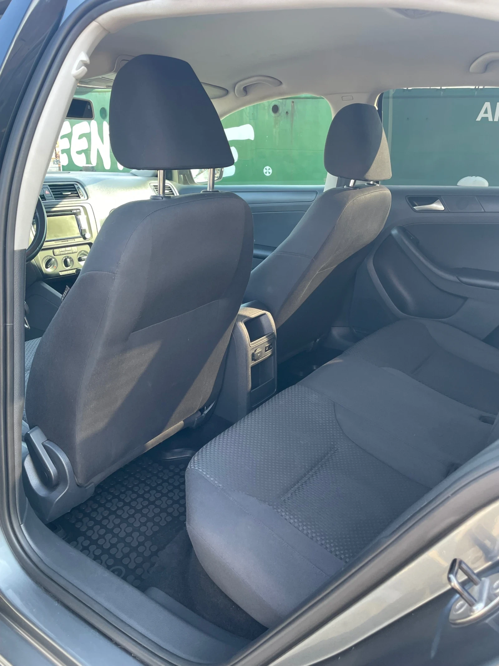 VW Jetta 2.0 Бензин , снимка 13 - Автомобили и джипове - 55571638