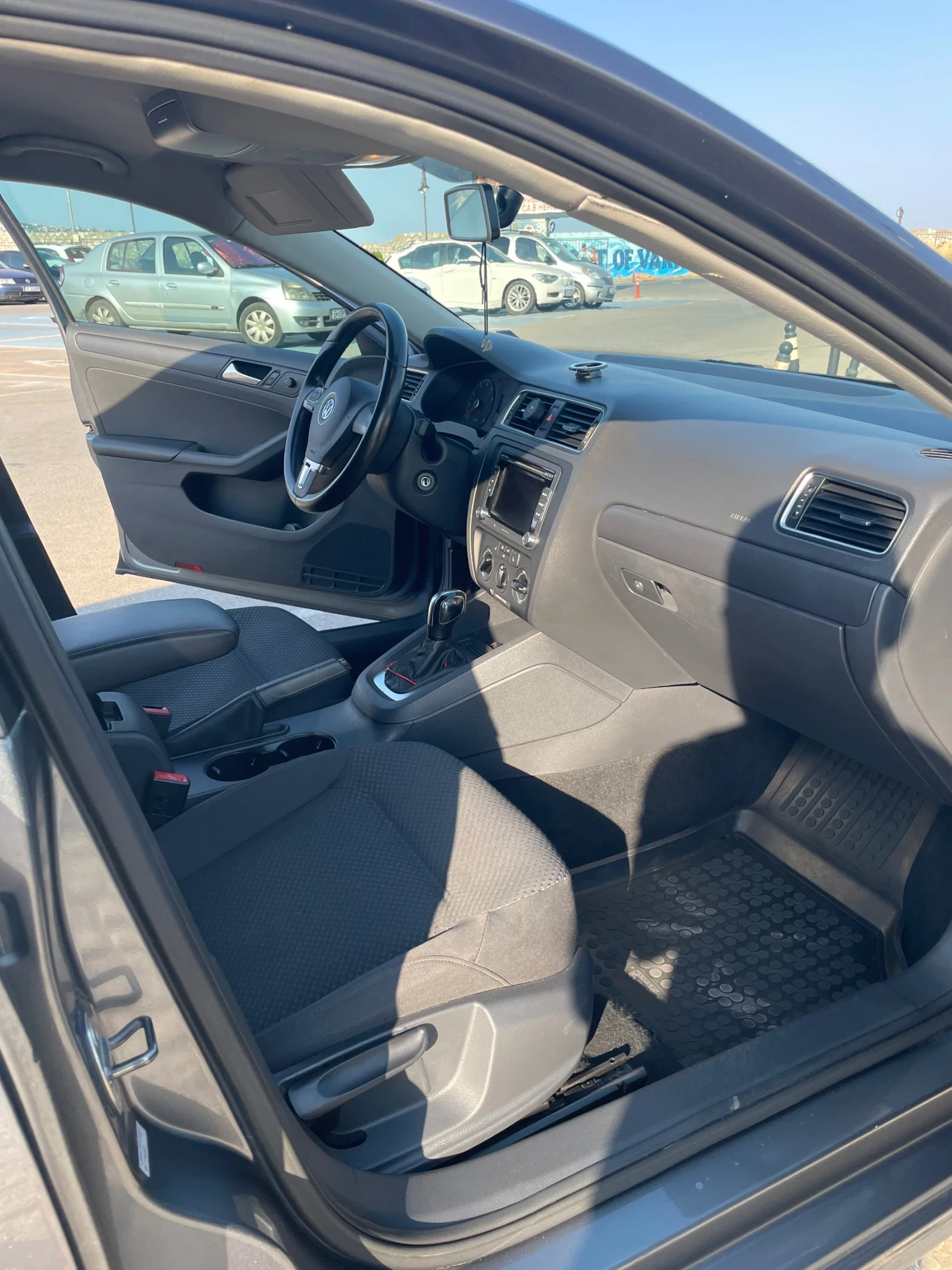 VW Jetta 2.0 Бензин , снимка 12 - Автомобили и джипове - 55571638