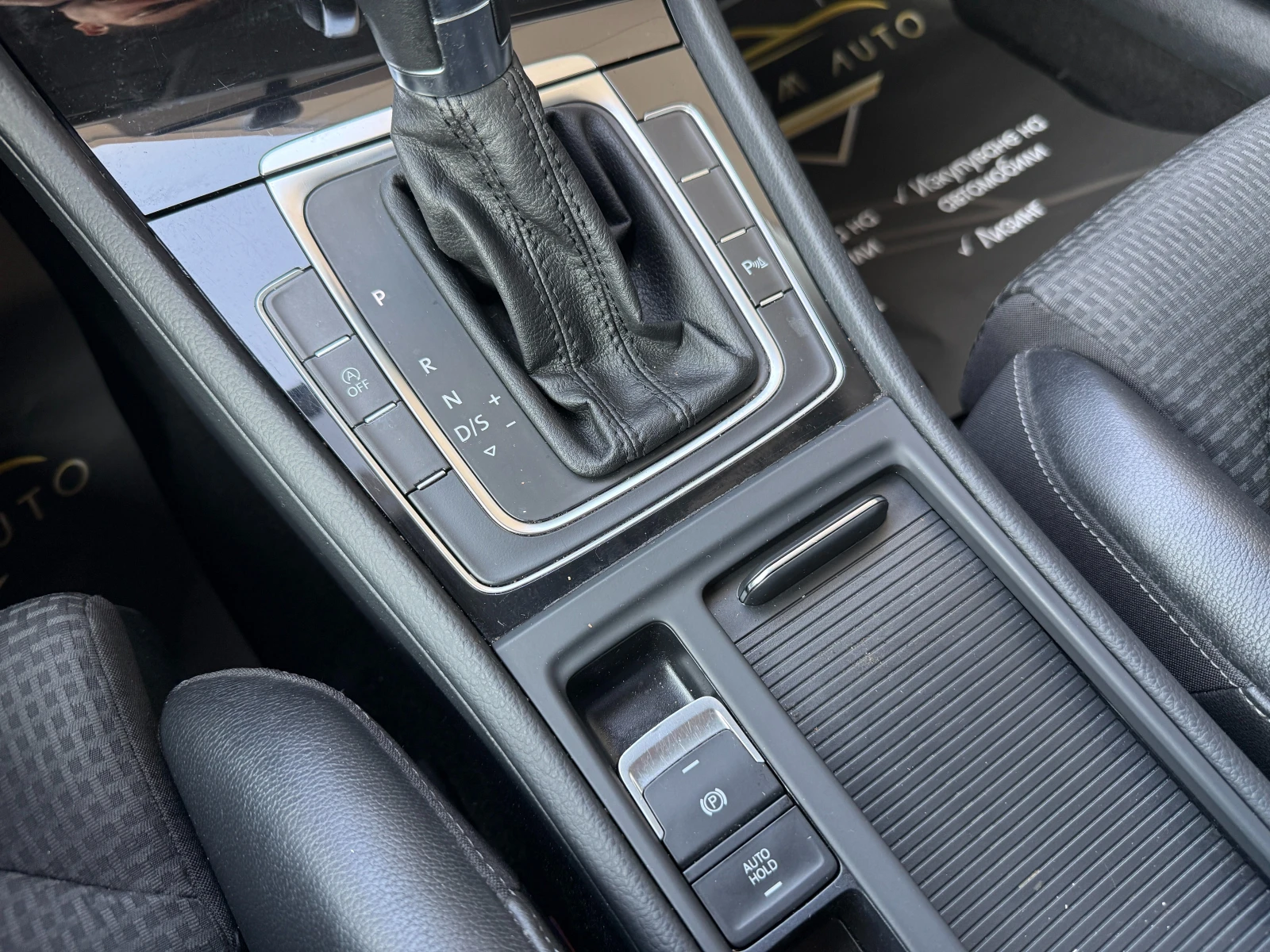 VW Golf 6 МЕСЕЦА ГАРАНЦИЯ/1.6TDI 105к.с. Кожа/Подгрев/Нави, снимка 13 - Автомобили и джипове - 55787668