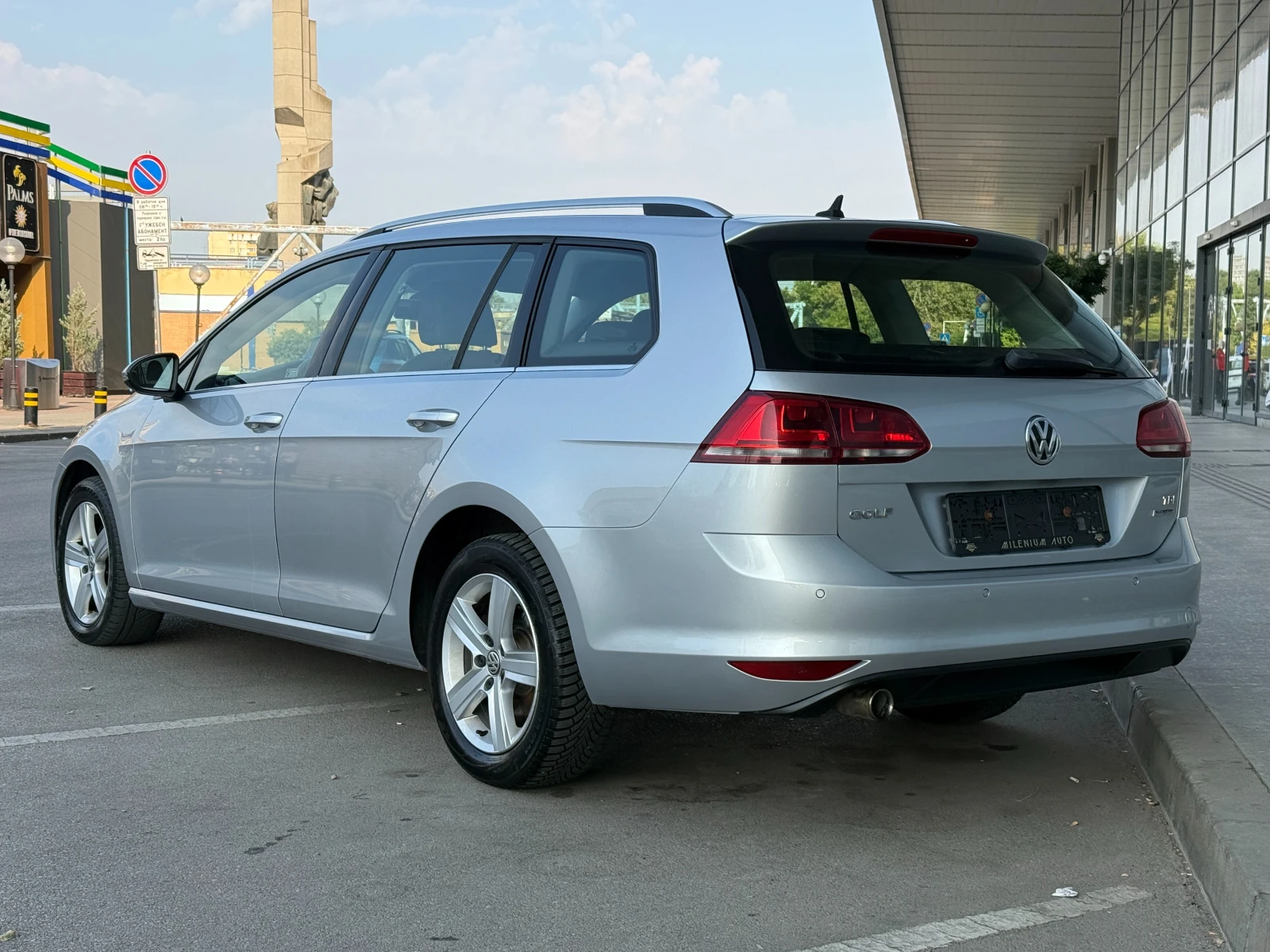 VW Golf 6 МЕСЕЦА ГАРАНЦИЯ/1.6TDI 105к.с. Кожа/Подгрев/Нави, снимка 3 - Автомобили и джипове - 55787668