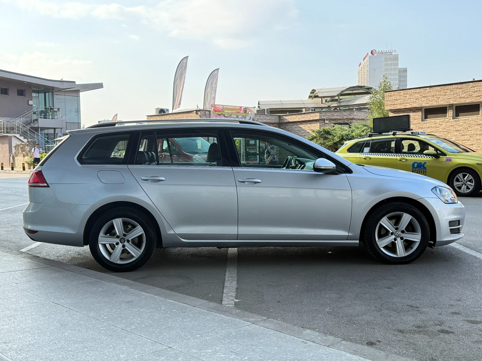VW Golf 6 МЕСЕЦА ГАРАНЦИЯ/1.6TDI 105к.с. Кожа/Подгрев/Нави, снимка 6 - Автомобили и джипове - 55787668