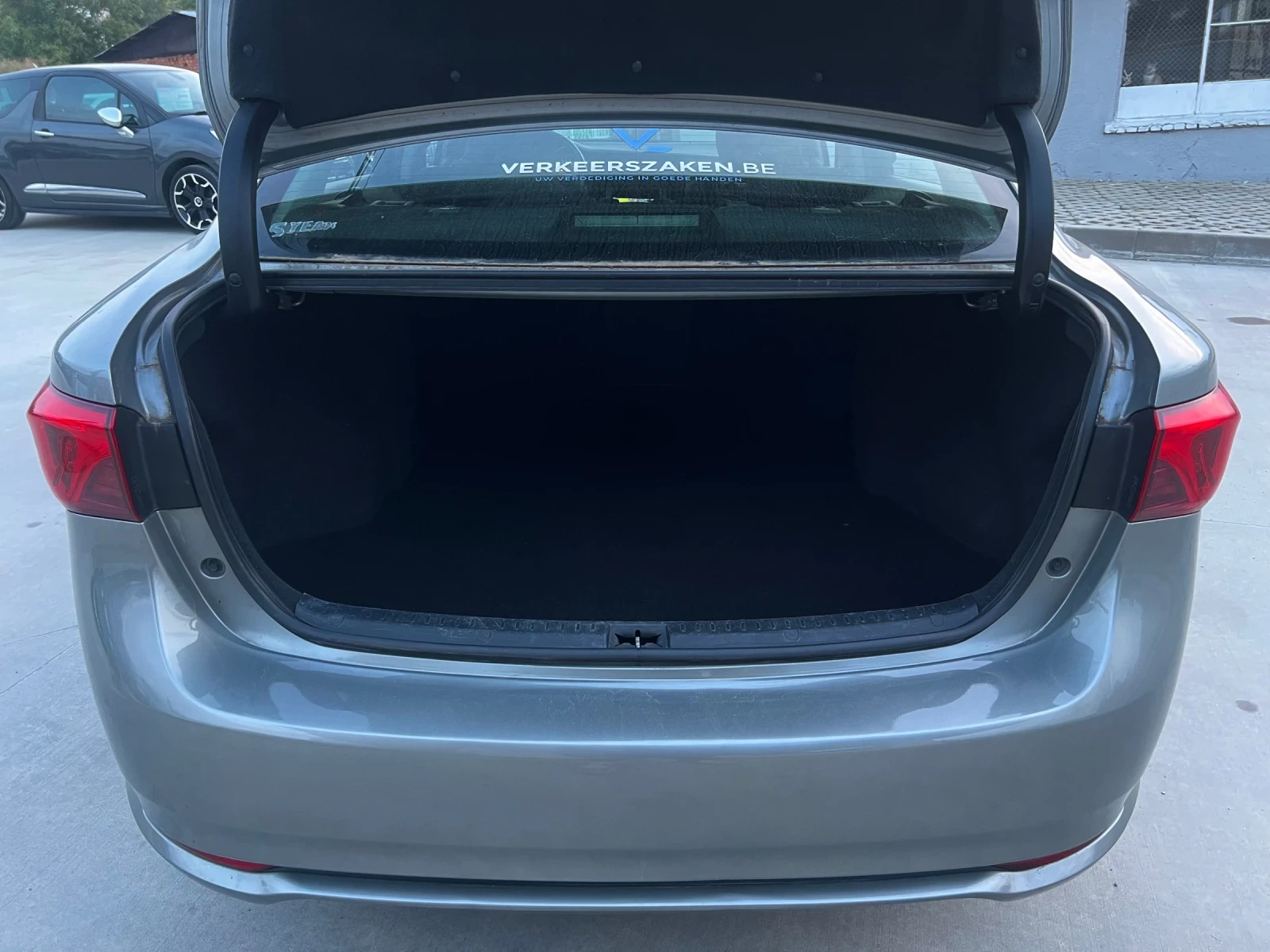 Toyota Avensis 1.8i-147к.с-АВТОМАТИК-ДИСТРОНИК-НАВИ-ЗАДНА КАМЕРА, снимка 14 - Автомобили и джипове - 56110854