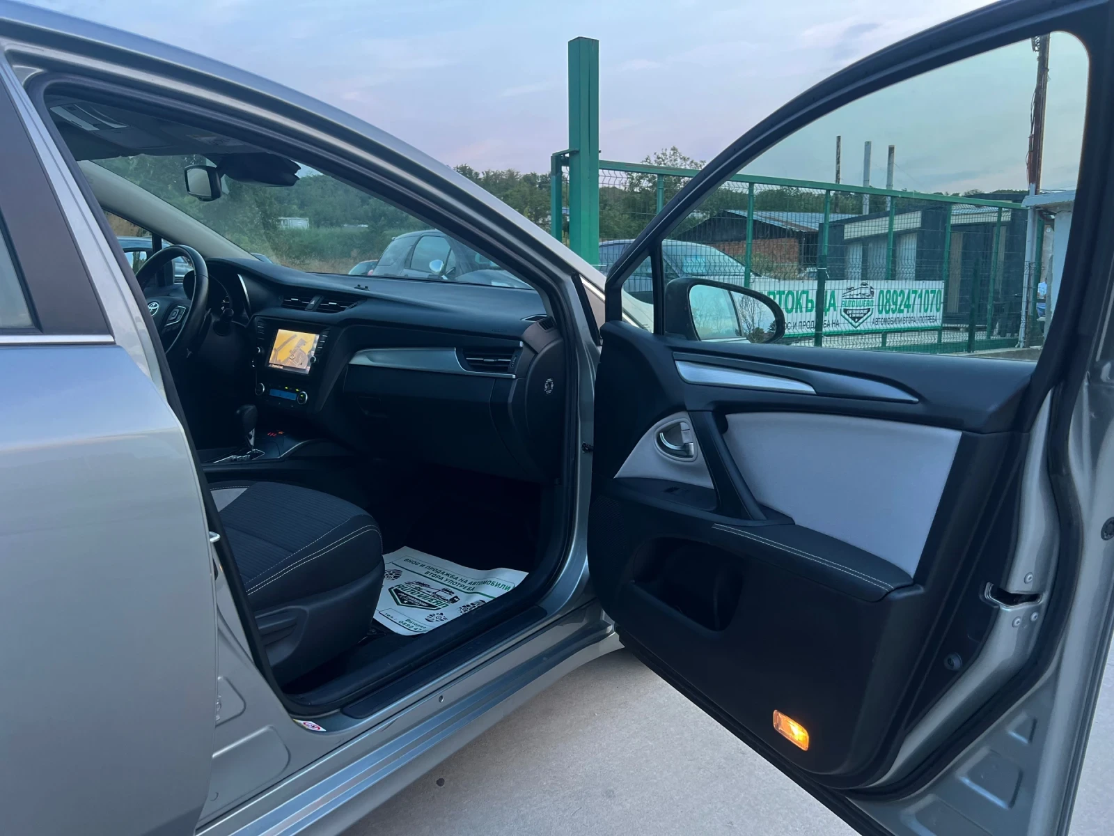 Toyota Avensis 1.8i-147к.с-АВТОМАТИК-ДИСТРОНИК-НАВИ-ЗАДНА КАМЕРА, снимка 11 - Автомобили и джипове - 56110854