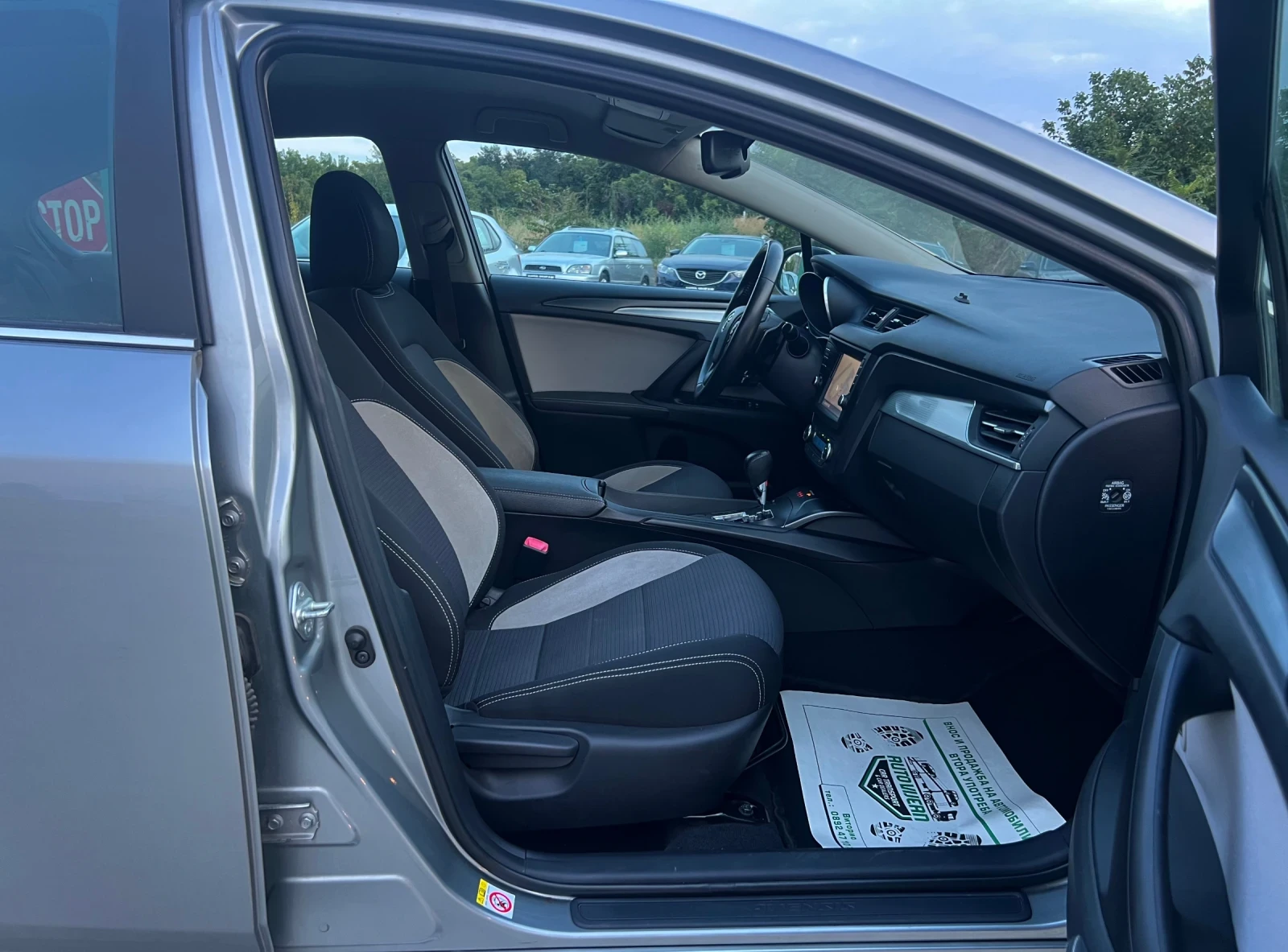 Toyota Avensis 1.8i-147к.с-АВТОМАТИК-ДИСТРОНИК-НАВИ-ЗАДНА КАМЕРА, снимка 12 - Автомобили и джипове - 56110854