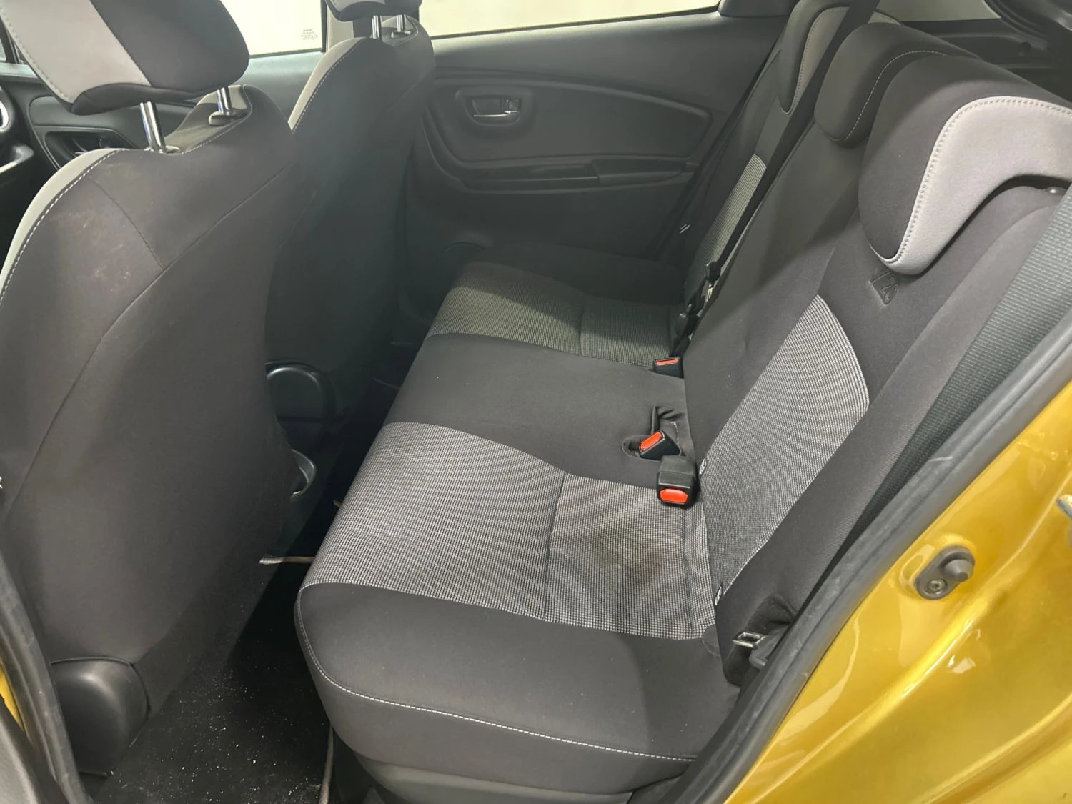 Toyota Yaris 1.5 Хибрид, снимка 12 - Автомобили и джипове - 56130078