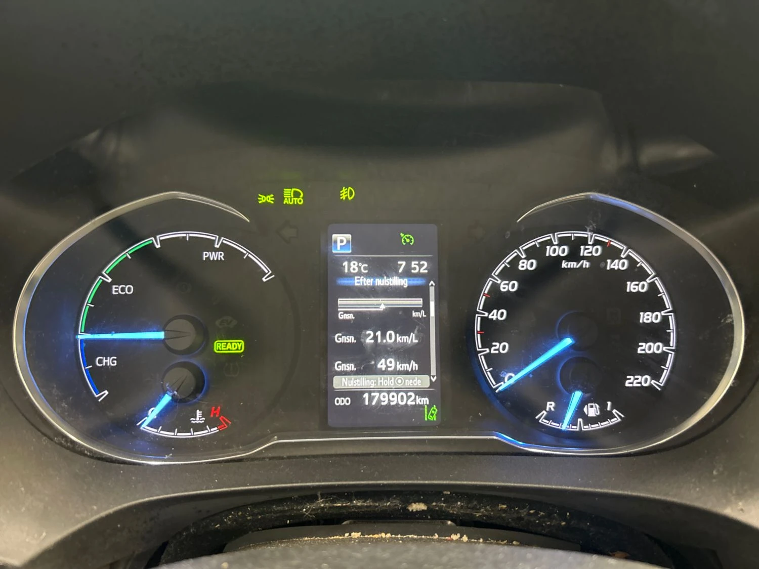 Toyota Yaris 1.5 Хибрид, снимка 7 - Автомобили и джипове - 56130078